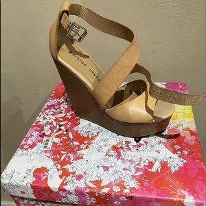 Comfortable peanut butter wedge